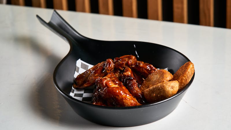 Party wing platter combo for groups